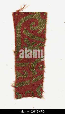 Seide Fragment, aus dem 13. Jahrhundert. Spanien, islamischen Periode oder Mudejar, aus dem 13. Jahrhundert. Lampas Leinwandbindung, Brokatartige; Seide und Gold thread; gesamt: 68,6 x 64,4 cm (27 x 25 3/8 in.). Stockfoto