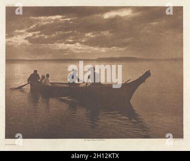 Der nordamerikanische Inder: Eine Serie von Portfolios, die die Indianer der Vereinigten Staaten, des Dominion von Kanada und Alaska bildlich und beschreibt: Portfolio IX, Platte 318: Homeward, 1898. Edward S. Curtis (Amerikaner, 1868-1952), The University Press. Tiefdruck; Stockfoto