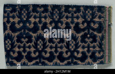 Velvet Fragment, 1600. Italien, 17. Velvet; gesamt: 10,3 x 18 cm (4 1/16 x 7 1/16 in.). Stockfoto