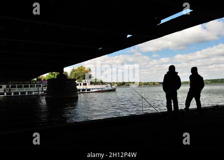 Potsdam, Glinicker-Brücke, die Brücke ist ein Symbol des Kalten Krieges; die Grenze zwischen West-Berlin und der sowjetischen Zone durchbrach die Struktur, der Fall der Berliner Mauer im November 1989, Foto Kazimierz Jurewicz, Stockfoto