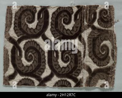 Velvet Fragment, 1600. Italien, 17. Velvet; insgesamt: 19 x 26 cm (7 1/2 x 10 1/4 in.). Stockfoto