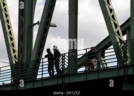 Potsdam, Glinicker-Brücke, die Brücke ist ein Symbol des Kalten Krieges; die Grenze zwischen West-Berlin und der sowjetischen Zone durchbrach die Struktur, der Fall der Berliner Mauer im November 1989, Foto Kazimierz Jurewicz, Stockfoto