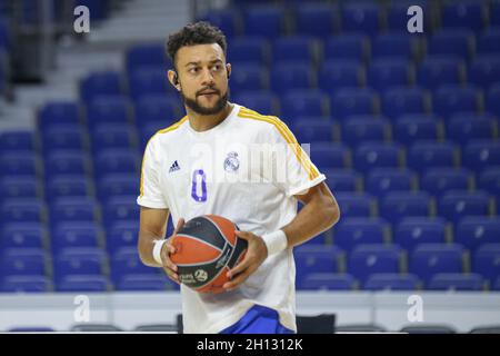 Madrid, Spanien. 15. Oktober 2021. Turkish Airlines Euroleague Basketball; Real Madrid gegen Panathinaikos OPAP Athen; Nigel Williams-Goss (Real Madrid Baloncesto) während des Aufwärmphase Credit: Action Plus Sports/Alamy Live News Stockfoto