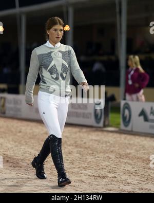 WELLINGTION, FL - 09. FEBRUAR: SAMSTAGNACHTLICHT: Jennifer Gates (Bill Gates' Tochter) nimmt an der Klasse 101 Teil - FEI CSI5* 5991.000 Fidelity Investments Grand Prix, wo Martin Fuchs (Schweizer) den zweiten Platz belegte, war Kent Farrington (USA) und der dritte Platz war Conor Swail (IRE). Das Winter Equestrian Festival (WEF) ist das größte, am längsten laufende Jäger- und Springpferdefestival der Welt, das am 09. Februar 2019 im Palm Beach International Equestrian Center in Wellington, Florida, stattfindet. Personen: Jennifer Gates Kredit: hoo-me.com/MediaPunch   ***KEINE NY-TAGESZEITUNGEN*** Stockfoto