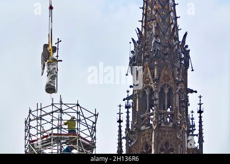 FRANKREICH. PARIS (75) ILE DE LA CITE.DIE SAINTE-CHAPELLE. SECHS JAHRE ARBEIT UND 9.5 MILLIONEN EURO HABEN SICH IN DIE WIEDERHERSTELLUNG VON DEN VORDÄCHERN INVESTIERT ( Stockfoto