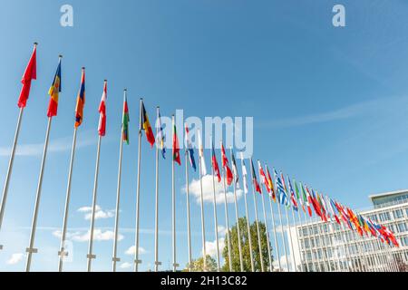 Die Flaggen der europäischen Länder vor dem Europarat.Strabourg, Frankreich. Stockfoto