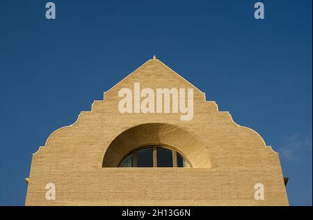 Obere Außenfassade des wiederaufgebauten alten Badehauses, Medina House, jetzt im Besitz von David Gilmour und Frau Polly Samson. Hove, East Sussex, England. Stockfoto