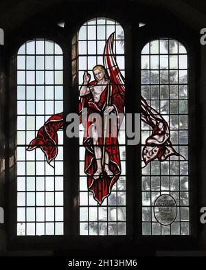 Buntglasfenster von Hugh Ray Easton (1906-1965) aus dem Jahr 1954, das den auferstandenen Christus, die St. George's Church, Clyst St. George darstellt Stockfoto