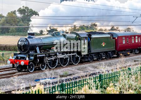 Wellingborough, Großbritannien. Oktober 2021. Bahamas eine Dampflokomotive der Jubilee-Baureihe 5596, die 1934 für die LMS gebaut wurde und durch Northamptonshire bis nach York ging, kurz nachdem sie Wellingborough verlassen hatte. Kredit: Keith J Smith./Alamy Live Nachrichten. Stockfoto