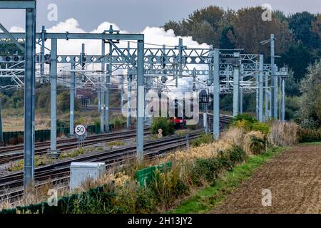 Wellingborough, Großbritannien. Oktober 2021. Bahamas eine Dampflokomotive der Jubilee-Baureihe 5596, die 1934 für die LMS gebaut wurde und durch Northamptonshire bis nach York ging, kurz nachdem sie Wellingborough verlassen hatte. Kredit: Keith J Smith./Alamy Live Nachrichten. Stockfoto