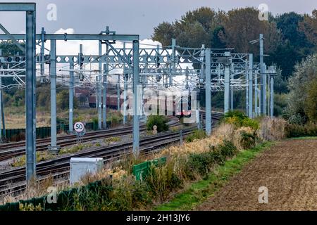 Wellingborough, Großbritannien. Oktober 2021. Bahamas eine Dampflokomotive der Jubilee-Baureihe 5596, die 1934 für die LMS gebaut wurde und durch Northamptonshire bis nach York ging, kurz nachdem sie Wellingborough verlassen hatte. Kredit: Keith J Smith./Alamy Live Nachrichten. Stockfoto