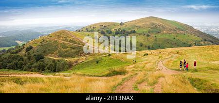 Großbritannien, England, Worcestershire, Malvern Hills, Wanderwege nördlich von Worcestershire Beacon, Panorama Stockfoto