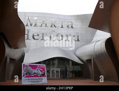 Herford, NRW, Deutschland - Okt 13 2021 - Marta Herford ist ein Museum für zeitgenössische Kunst. Das Gebäude wurde von Frank Gehry, einem amerikanischen Architekten, entworfen Stockfoto