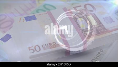 Bild einer Uhr, die sich über mehrere Euro-Scheine dreht Stockfoto