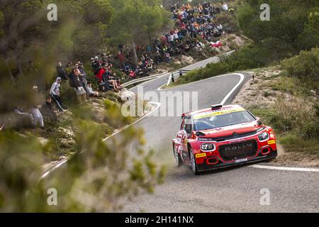 Salou, Spanien. Oktober 2021. 27 Camilli Eric (Fra), Vilmot Maxime (Fra), Sports & You, Kyros C3, Aktion während der RACC Rally Catalunya de Espana, 11. Lauf der 2021 FIA WRC, FIA World Rally Championship, vom 14. Bis 17. Oktober 2021 in Salou, Katalonien, Spanien - Foto: Nikos Katikis/DPPI/LiveMedia Kredit: Independent Photo Agency/Alamy Live News Stockfoto