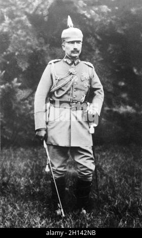 Ein Vintage-Foto des deutschen Kaiser Wilhelm II. In deutscher Militäruniform um 1915 Stockfoto