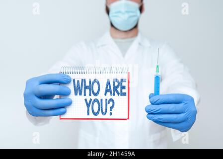 Textunterschrift, in der dargestellt wird, wer Sie fragen. Geschäftskonzept fragt nach seiner Identität oder persönlichen Informationen Researcher Displaying Virus Stockfoto