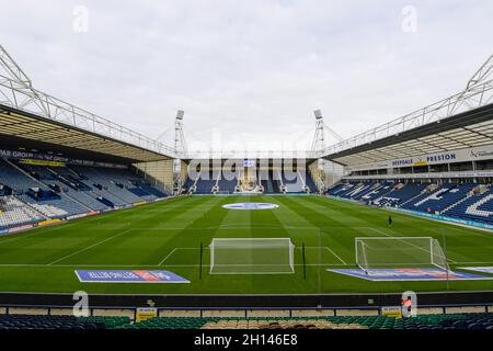 Preston, Großbritannien. Oktober 2021. Eine allgemeine Ansicht von Deepdale, der Heimat von Preston North End in Preston, Vereinigtes Königreich am 10/16/2021. (Foto von Simon Whitehead/News Images/Sipa USA) Quelle: SIPA USA/Alamy Live News Stockfoto