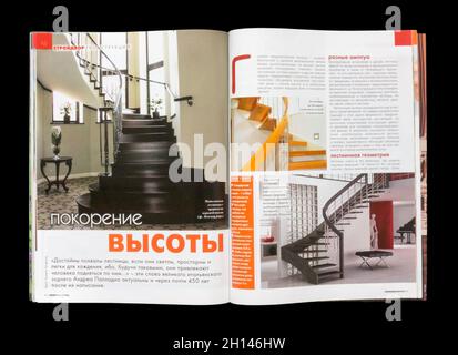 Das Innere der russischen Zeitschrift 'Ljubimaja Dacha', Oktober 2016. Stockfoto