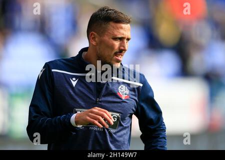 Antoni Sarcevic #10 von Bolton Wanderers während des Warm-Up für das Spiel Stockfoto