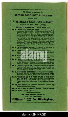 Auf der Innenseite der Schrifteinband des ursprünglichen Heftchens für gesunde Ernährung aus den 1920er Jahren aus der Health from Food Library (Nr. 12), In der „Health from Food Library“ des berühmten Food Health Schriftstellers der damaligen Zeit und Besitzers des ersten Reformhauses - James Henry Cook - sind weitere Booklet-Titel aufgeführt, die in der Serie „Honey and the Bee“ mit Honigrezepten veröffentlicht wurden, die in Birmingham, England, veröffentlicht wurden. Großbritannien vom 1927 Stockfoto