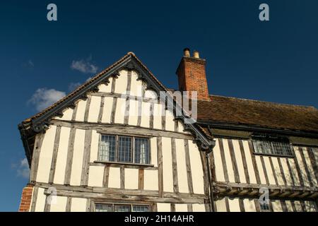 Fassade eines alten Tudor-Fachwerkhauses in Saffron Walden, England Stockfoto