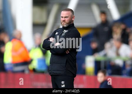 Preston, Großbritannien. Oktober 2021. Derby County Manager Wayne Rooney schaut zu. EFL Skybet Championship Match, Preston North End gegen Derby County im Deepdale Stadium in Preston am Samstag, 16. Oktober 2021. Dieses Bild darf nur für redaktionelle Zwecke verwendet werden. Nur zur redaktionellen Verwendung, Lizenz für kommerzielle Nutzung erforderlich. Keine Verwendung bei Wetten, Spielen oder Veröffentlichungen in einem Club/einer Liga/einem Spieler.PIC von Chris Stading/Andrew Orchard Sports Photography/Alamy Live News Credit: Andrew Orchard Sports Photography/Alamy Live News Stockfoto
