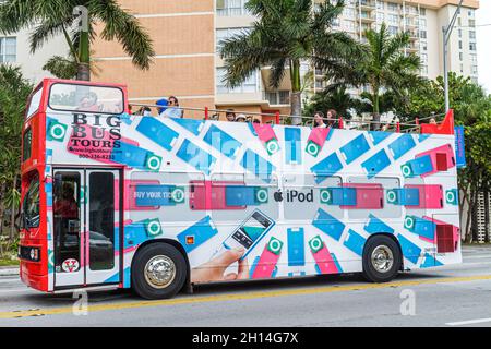 Miami Beach, Florida, 41. Straße, Arthur Godfrey Boulevard, Big Bus Tours, doppelstockige iPod-Werbung Stockfoto