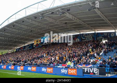 Huddersfield, Großbritannien. Oktober 2021. Fans von Hull City in Huddersfield, Vereinigtes Königreich am 10/16/2021. (Foto von Ben Early/News Images/Sipa USA) Quelle: SIPA USA/Alamy Live News Stockfoto