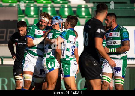 Treviso, Italien. Oktober 2021. Benetton Treviso Jubel während Benetton Rugby gegen Ospreys, United Rugby Championship Spiel in Treviso, Italien, Oktober 16 2021 Quelle: Independent Photo Agency/Alamy Live News Stockfoto