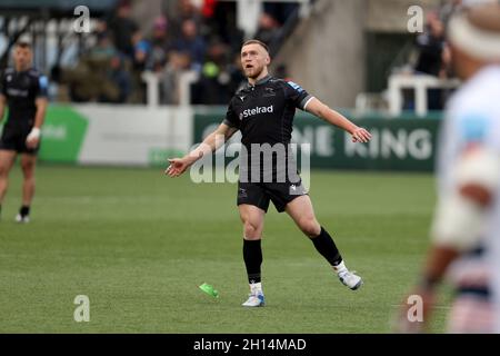 Brett Connon von Newcastle Falcons startet beim Spiel der Gallagher Premiership im Kingston Park, Newcastle upon Tyne, um es 10-5 zu schaffen. Bilddatum: Samstag, 16. Oktober 2021. Stockfoto