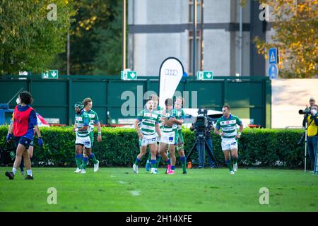 Treviso, Italien. Oktober 2021. Benetton Treviso happines during Benetton Rugby vs Ospreys, United Rugby Championship match in Treviso, Italy, October 16 2021 Credit: Independent Photo Agency/Alamy Live News Stockfoto