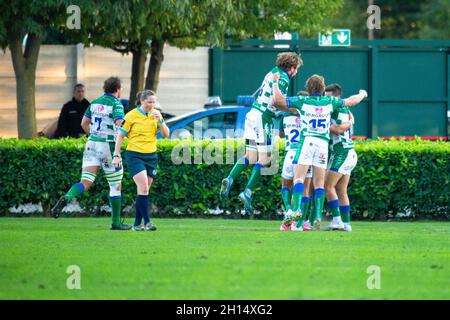 Treviso, Italien. Oktober 2021. Benetton Treviso happines during Benetton Rugby vs Ospreys, United Rugby Championship match in Treviso, Italy, October 16 2021 Credit: Independent Photo Agency/Alamy Live News Stockfoto