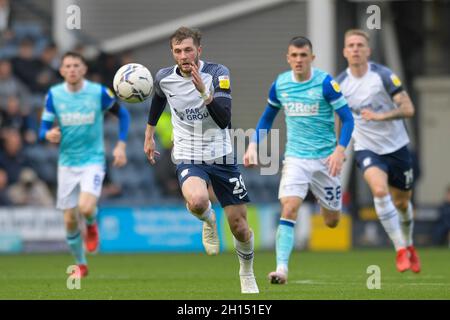 Preston, Großbritannien. Oktober 2021. Tom Barkhuizen #29 von Preston North End beginnt am 10/16/2021 eine Angriffsbewegung in Preston, Großbritannien. (Foto von Simon Whitehead/News Images/Sipa USA) Quelle: SIPA USA/Alamy Live News Stockfoto
