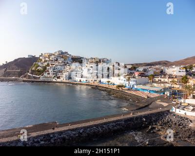 Luftaufnahme der Küstenstadt Las Playitas, Ostküste von Fuerteventura, Kanarische Inseln, Spanien Stockfoto