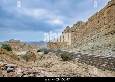 Makran Coastal Highway entlang der Küste des Arabischen Meeres von Karachi nach Gwadar in der Provinz Balochistan. Selektiver Fokus Stockfoto