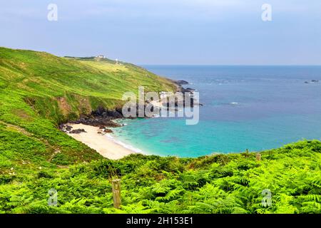 Sandstrand in Portheras Cove entlang des South West Coast Path, Penwith Peninsula, Cornwall, Großbritannien Stockfoto