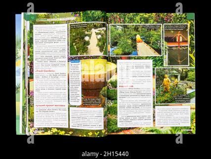 Das Innere der russischen Zeitschrift 'Ljubimaja Dacha', August 2016. Stockfoto