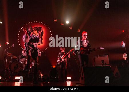 Madison, USA. Oktober 2021. Eric Burton, Brendan Bond und Adrian Quesada von Black Pumas auf der Sylvee am 15. Oktober 2021 in Madison, Wisconsin (Foto: Daniel DeSlover/Sipa USA) Quelle: SIPA USA/Alamy Live News Stockfoto