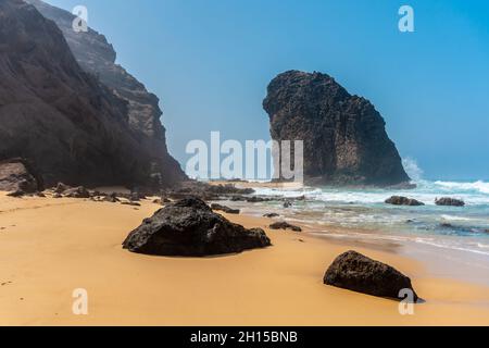 Berühmte Roque Del Moro in Cofete Strand, Jandia Naturpark, Barlovento, Kanarische Inseln, Spanien Stockfoto