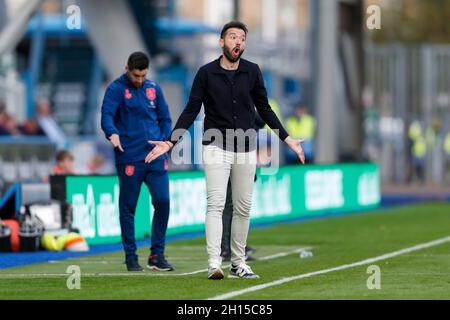 Huddersfield, Großbritannien. Oktober 2021. Carlos Corber‡n Manager von Huddersfield Town in Huddersfield, Vereinigtes Königreich am 10/16/2021. (Foto von Ben Early/News Images/Sipa USA) Quelle: SIPA USA/Alamy Live News Stockfoto