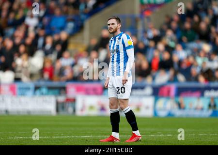 Huddersfield, Großbritannien. Oktober 2021. Oliver Turton #20 von Huddersfield Town in Huddersfield, Vereinigtes Königreich am 10/16/2021. (Foto von Ben Early/News Images/Sipa USA) Quelle: SIPA USA/Alamy Live News Stockfoto