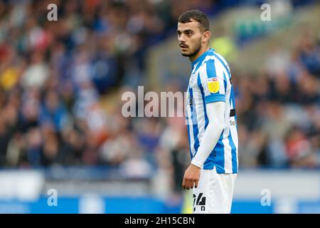 Huddersfield, Großbritannien. Oktober 2021. Danel Sinani #24 von Huddersfield Town in Huddersfield, Vereinigtes Königreich am 10/16/2021. (Foto von Ben Early/News Images/Sipa USA) Quelle: SIPA USA/Alamy Live News Stockfoto