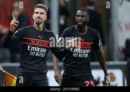 Mailand, Italien. Oktober 2021. Samu Castillejo von AC Mailand die Serie Ein Spiel zwischen AC Mailand und dem FC Hellas Verona im Stadio Giuseppe Meazza am 16. Oktober 2021 in Mailand, Italien. Quelle: Marco Canoniero/Alamy Live News Stockfoto