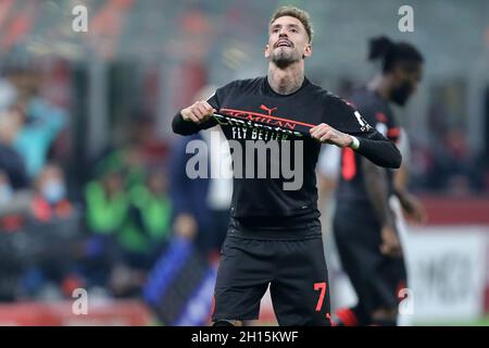 Mailand, Italien. Oktober 2021. Samu Castillejo von AC Mailand die Serie Ein Spiel zwischen AC Mailand und dem FC Hellas Verona im Stadio Giuseppe Meazza am 16. Oktober 2021 in Mailand, Italien. Quelle: Marco Canoniero/Alamy Live News Stockfoto