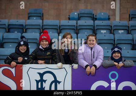 Dens Park, Dundee, Großbritannien. Oktober 2021. Fußball der Scottish Premier League, Dundee FC gegen Aberdeen; Dundee-Fans freuen sich auf das Spiel Credit: Action Plus Sports/Alamy Live News Stockfoto