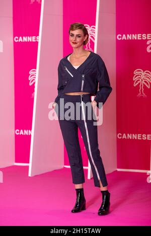 Cannes, Frankreich, 11. Oktober 2021, MARION SÉCLIN auf dem rosa Teppich für „DIANA BOSS“ während der MIPCOM 2021 - The World’s Entertainment Content Market und der 4. Canneseries - International Series Festival © ifnm Press / Alamy Stockfoto