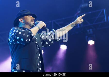 Madrid, Spanien. Oktober 2021. Der Sänger Jose Luis Figuereo Franco, besser bekannt als El Barrio, tritt während der Las Mariposas Tour im Madrider Sportpalast auf. Kredit: SOPA Images Limited/Alamy Live Nachrichten Stockfoto