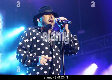 Madrid, Spanien. Oktober 2021. Der Sänger Jose Luis Figuereo Franco, besser bekannt als El Barrio, tritt während der Las Mariposas Tour im Madrider Sportpalast auf. Kredit: SOPA Images Limited/Alamy Live Nachrichten Stockfoto