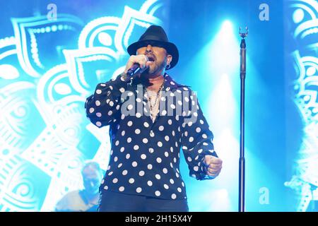 Madrid, Spanien. Oktober 2021. Der Sänger Jose Luis Figuereo Franco, besser bekannt als El Barrio, tritt während der Las Mariposas Tour im Madrider Sportpalast auf. Kredit: SOPA Images Limited/Alamy Live Nachrichten Stockfoto